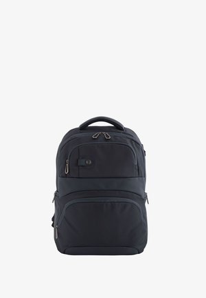 Schwarzer Stoff-Rucksack mit mehreren Reißverschlussfächern, gepolsterter Obergriff und strukturiertem Frontpanel. Verfügt über glatte Akzente und verstärkte Nähte.