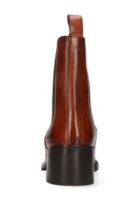 Bota de cuero marrón hasta el tobillo con un tacón ligeramente cónico, paneles elásticos laterales y una lengüeta en la parte trasera, con un acabado liso.