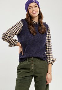 Unausgewählt, sodalite mélangé