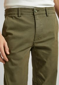 Pepe Jeans SLIM - Hlače chino - military green