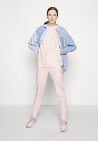 Nike Sportswear TEE  - T-shirt básica - atmosphere/white