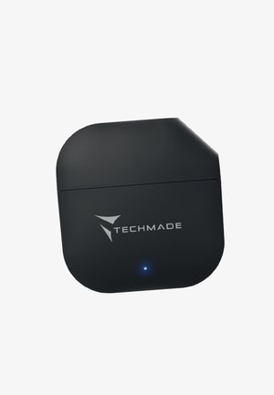 Custodia nera per auricolari wireless con angoli arrotondati, caratterizzata da un logo argentato, una piccola luce indicativa di carica blu e una finitura opaca.