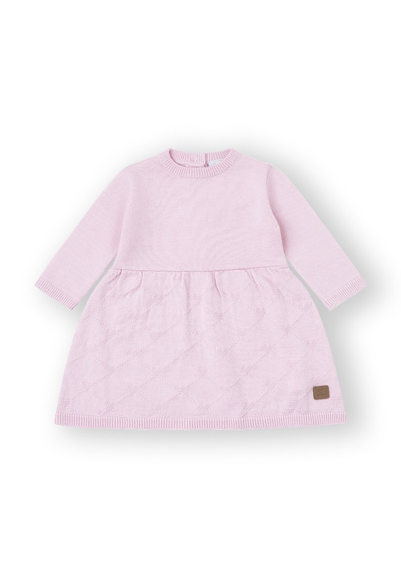 Vestido de punto para bebé de manga larga en color rosa claro, con falda de patrón de diamantes texturizados y un pequeño parche marrón cerca del dobladillo.
