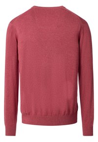 Rosa-roter Pullover mit langen Ärmeln und Rundhalsausschnitt, von hinten abgebildet, mit gerippten Bündchen und Saum auf einem weißen Hintergrund.