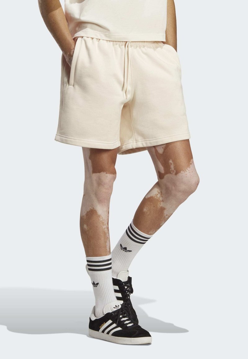 adidas Originals ESSENTIALS Shorts white/beige Zalando.co.uk