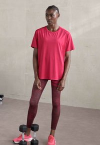 Stronger RELAXED TEE - Camiseta deportiva - granita