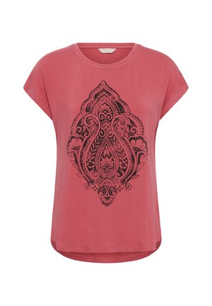 Koralno roza majica s kratkimi rokavi in zaobljenim vratnim izrezom, na sredini spredaj z črnim zapletenim cvetličnim paisley vzorcem.