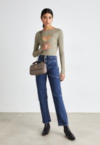 Guess GIULLY - Rankinė - dark taupe