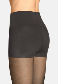 Schwarze undurchsichtige Shorts mit transparenten schwarzen Strumpfhosen, die bis zur Mitte des Oberschenkels reichen. Glatte Textur mit hohem Bund und dezentem Glanz.