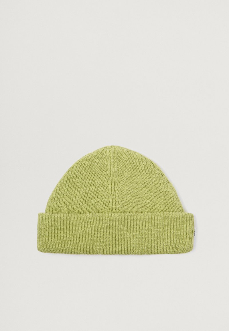 Berretto a cuffia in verde chiaro. Presenta un risvolto, un motivo testurizzato e una parte superiore leggermente strutturata. Materiale morbido.