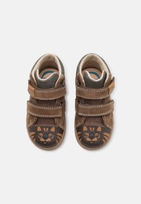 Geox WWF KILWI BOY - Vysoké tenisky - brown/dark brown