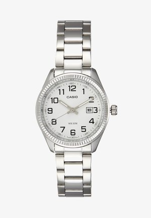 Relógio de aço inoxidável prateado com mostrador branco, marcadores de horas pretos, display de data e bezel rotativo. Resistente à água até 50 metros.