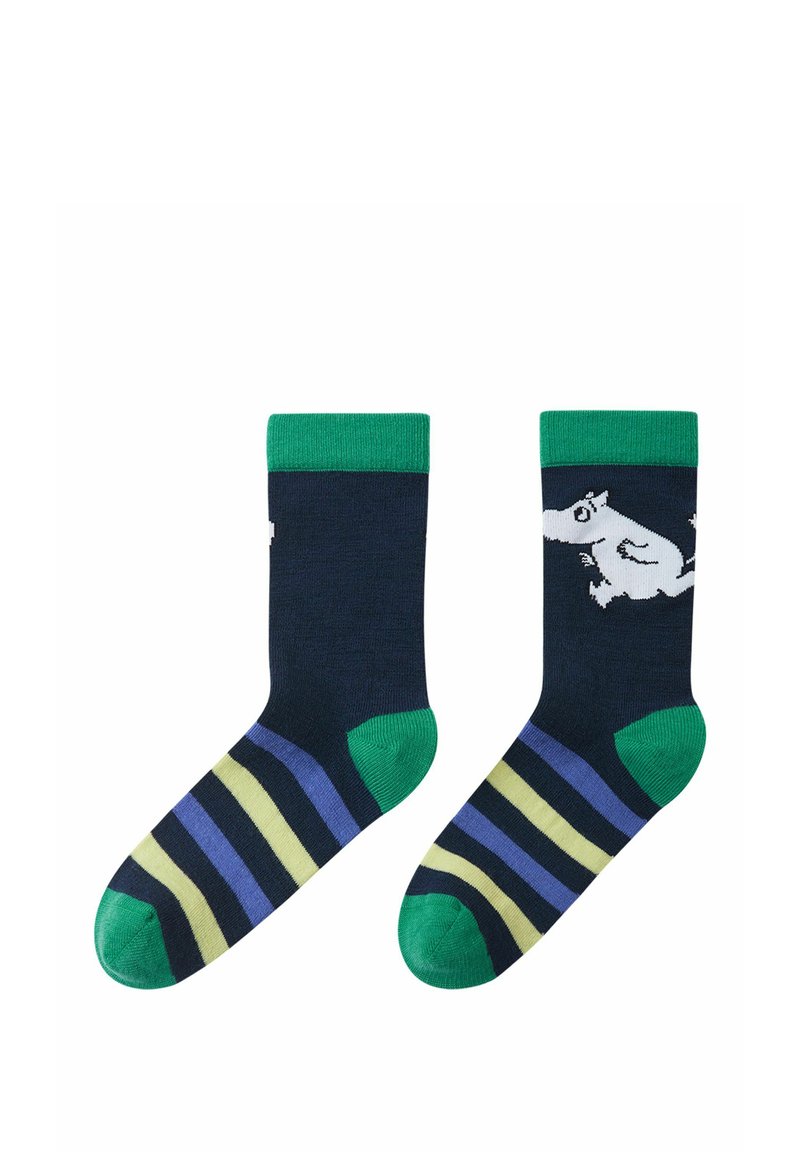 Granatowe skarpetki z zielonymi ściągaczami. Jedna skarpetka ma białą postać. Druga skarpetka ma naprzemienne niebieskie, zielone i ż�ółte paski. Miękka tkanina.