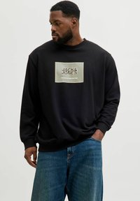 Sort bomulds-sweatshirt med rund halsudskæring, ribkant ved ærmerne og et centralt grafisk mærke med teksten "JACK & JONES" i hvid og grøn.