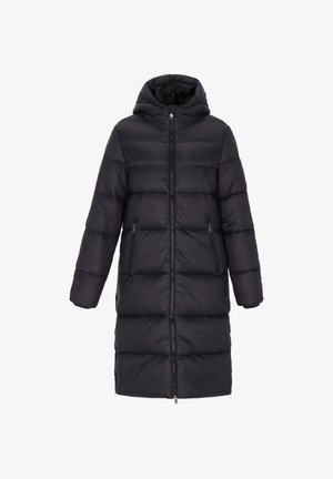 Fekete pufikabát kapucnival, cipzárral elöl, függőleges varrásokkal és két oldalsó zsebbel. Simogató, szigetelt anyagból készült.