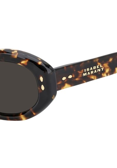 Occhiali da sole ovali con motivo tartarugato, lenti scure e "ISABEL MARANT" stampato in oro sulla stanghetta.