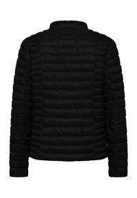 Zwarte pufferjas met een gewatteerd ontwerp, voorzien van een staande kraag en elleboogstukken. Gemaakt van een gladde, lichte stof.