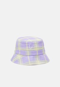 Lila Bucket Hat aus leichtem Stoff mit gelbem Karomuster. Mit gesticktem Logo auf der Vorderseite und einem flexiblen Schirm.