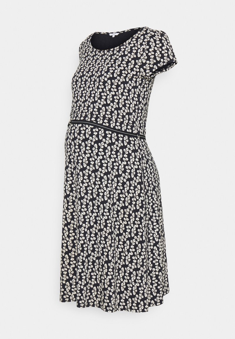 Robe de maternité bleu marine avec motif floral blanc. Manches courtes, encolure ronde, corsage ajusté et ourlet évasé. Tissu doux et extensible.