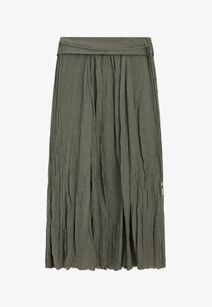 Langer olivgrüner plissierter Rock mit breitem Bund und zerknitterter Stoffstruktur, der gerade und fließend fällt.