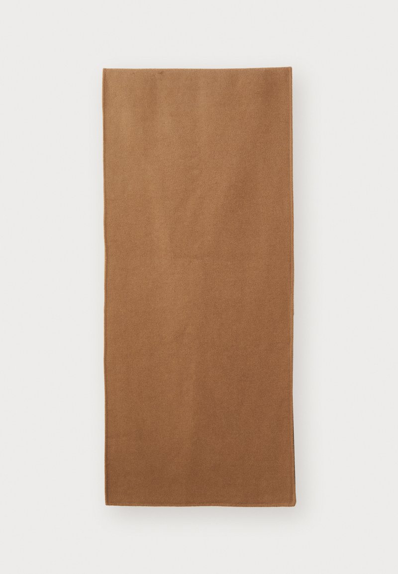 Couverture rectangulaire brune en matériau doux avec une texture lisse. Présente des bords nets et une couleur uniforme.