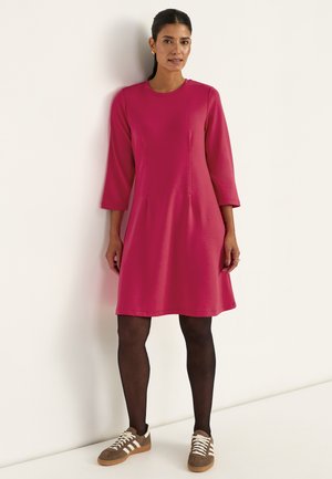SUPER SOFT - Jurk - cerise