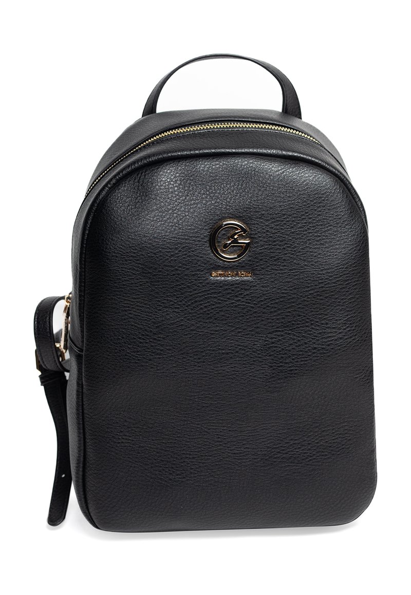Zaino in pelle nera con forma arrotondata, zip in tonalità oro e accento con logo sulla parte anteriore. Texture liscia con un solo manico superiore.