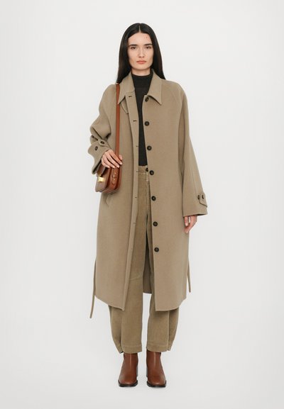 CLOSED BELTED COAT - Klasszikus kabát - clay beige