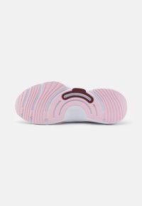 Nike Performance IN SEASON TR 13 - Tenisice za trening - pink foam/dark team red/adobe