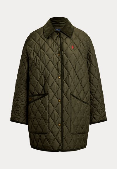 Tikandusega oliivroheline jakk snap-nuppudega, sametkraega, kahe suure esist taskuga ja väikese punase tikitud logoga rinnal.