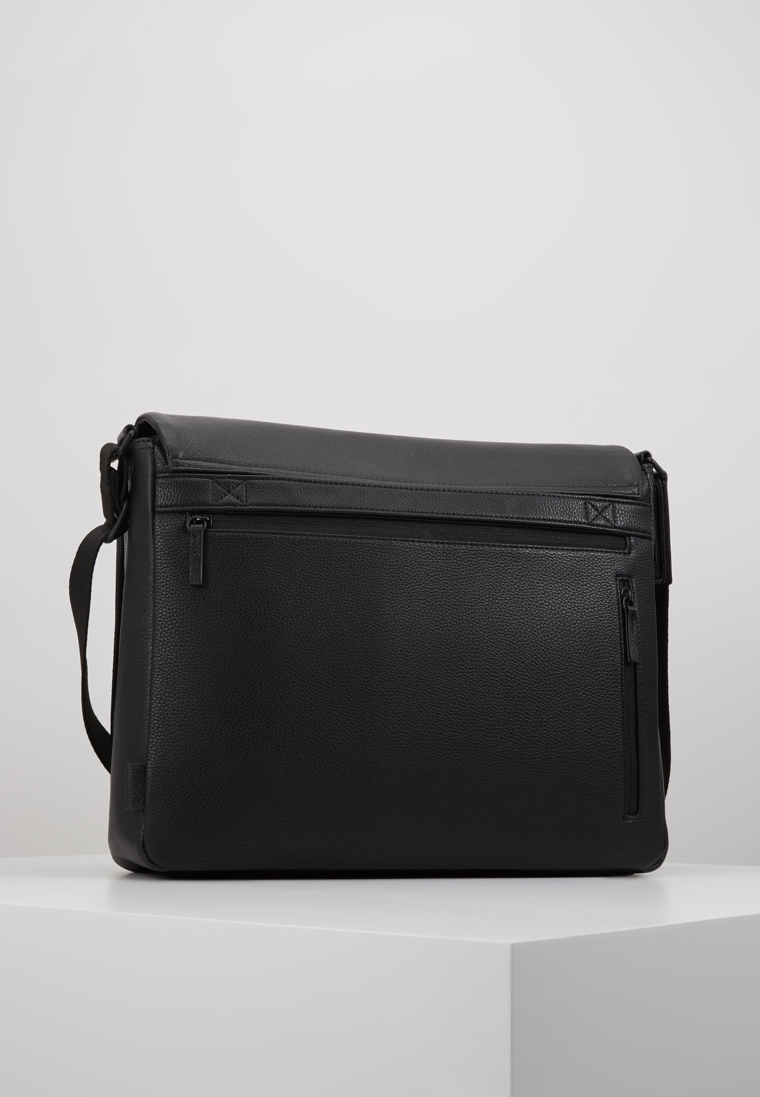 Jost HYBRID MESSENGER BAG PEBBLE Dataveske black Jost HYBRID MESSENGER BAG PEBBLE Dataveske black