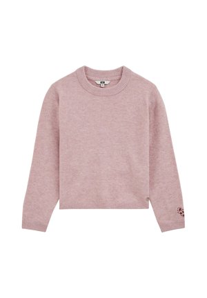 Hellrosa gestrickter Pullover mit langen Ärmeln, Rippstrick am Rundhalsausschnitt, an den Bündchen und am Saum sowie einem kleinen Schneeflockenmotiv nahe dem rechten Handgelenk.