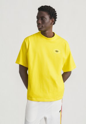 SHOEMAKER TEE - Μπλουζάκι με στάμπα - yellow