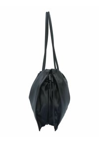 Sort læder tote taske med en blød, rund form, der har en lynlås lukning og to lange, slanke stropper. Glat tekstur med et minimalistisk design.