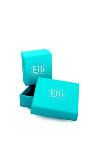 Turkis smykkeskrin med metallisk logo. Én æske er åben og viser en sort inderside. Glat finish, firkantet form, minimalistisk design.