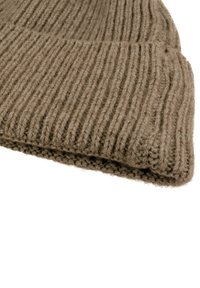 Brown knitted beanie with a ribbed texture, featuring a folded brim. Made from thick yarn, it has a warm, soft appearance.
