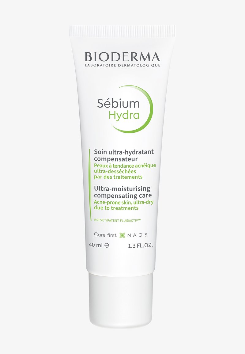 Crema Bioderma Sébium Hydra en un tubo blanco exprimible, con detalles verdes. Contiene 40 ml de tratamiento ultra hidratante para piel propensa al acné.