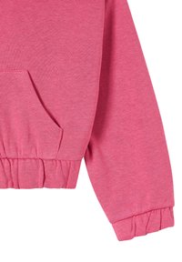 Felpa rosa con tasca a marsupio, polsini e vita a coste. Texture morbida e design casual con vestibilità rilassata.