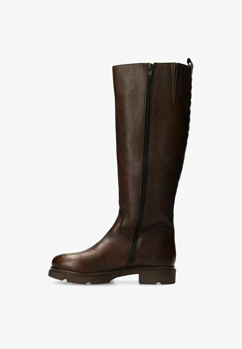 Stivale marrone in pelle al ginocchio con finitura testurizzata, dotato di zip laterale e suola piatta in gomma per una buona aderenza.