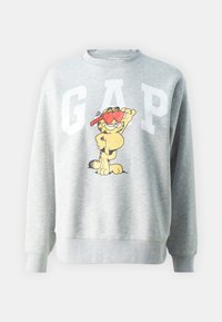 Sudadera gris con un gran estampado de "GAP" y un personaje de dibujos animados con gafas de sol, con mangas largas y dobladillos y puños acanalados.