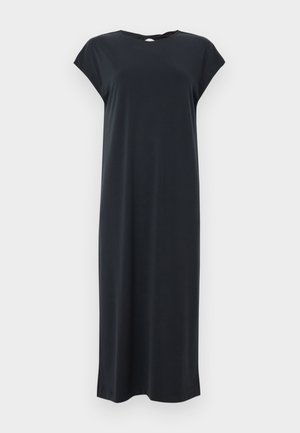 Μαύρο midi φόρεμα με κοντά μανίκια, χαλαρή εφαρμογή και μικρή λεπτομέρεια κλειδαρότρυπας στη λαιμόκοψη, εμφανίζεται σε απλό φόντο.