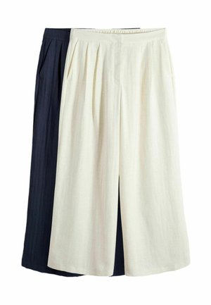 Locker sitzende Weitbein-Hose in Creme und Marineblau, mit Falten und Seitentaschen, überlappend auf weißem Hintergrund dargestellt.