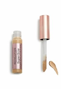 Revolution SuperSize Conceal & Define i en klar tube, med en blød applikator, lys beige farve med en cremet tekstur, ved siden af et farveprøve.