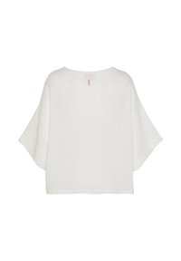 Witte top met textuur, brede mouwen en een ronde halslijn. Heeft een klein roze label aan de achterkant. Gemaakt van lichtgewicht stof.