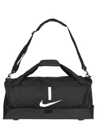 Zwarte Nike sporttas met logo, met een ritssluiting hoofdcompartiment, verstelbare schouderband en versterkte bodem.