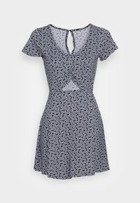 Vestido azul marinho com padrão floral branco, mangas curtas, decote em V profundo e recorte na cintura. Design de saia rodada.