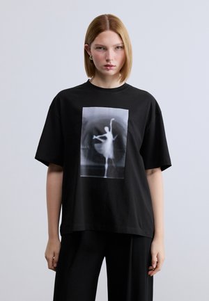 EBOYS - T-shirt con stampa - black