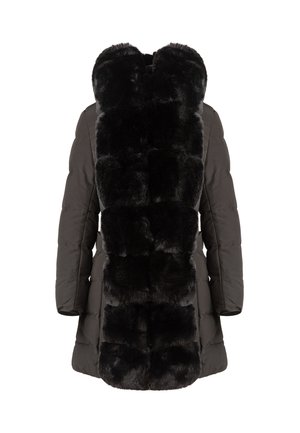 Schwarze Fleece-Parka mit gestepptem Design, ausgestattet mit einem auffälligen Kragen aus Kunstfell und einer schlanken, taillierten Silhouette.