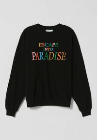 Svart långärmad sweatshirt med färgglad broderad text "Escape Into Paradise" på framsidan, rundad hals och ribbade muddar och nederkant.