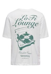 Weißes T-Shirt mit grünem grafischen Design eines Plattenspielers und den Texten "Lo Fi Lounge", "Timeless Tunes" sowie einer Adresse auf der Rückseite.